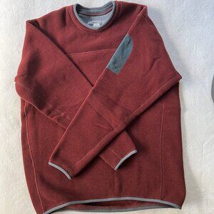 Vintage Arc'teryx 'Covert' crew neck L in Red Granite - men's